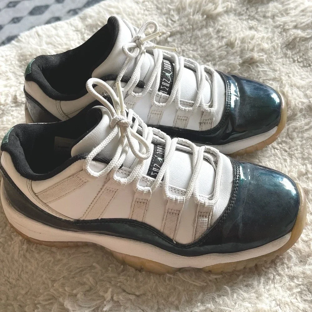 Jordan 11 Retro Low Emerald White Black 528896-145 Youth Size 4.5Y Sneaker